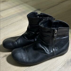 Josef Seibel Black Soft Leather Ankle Boots size 40 EU/9-9.5 US